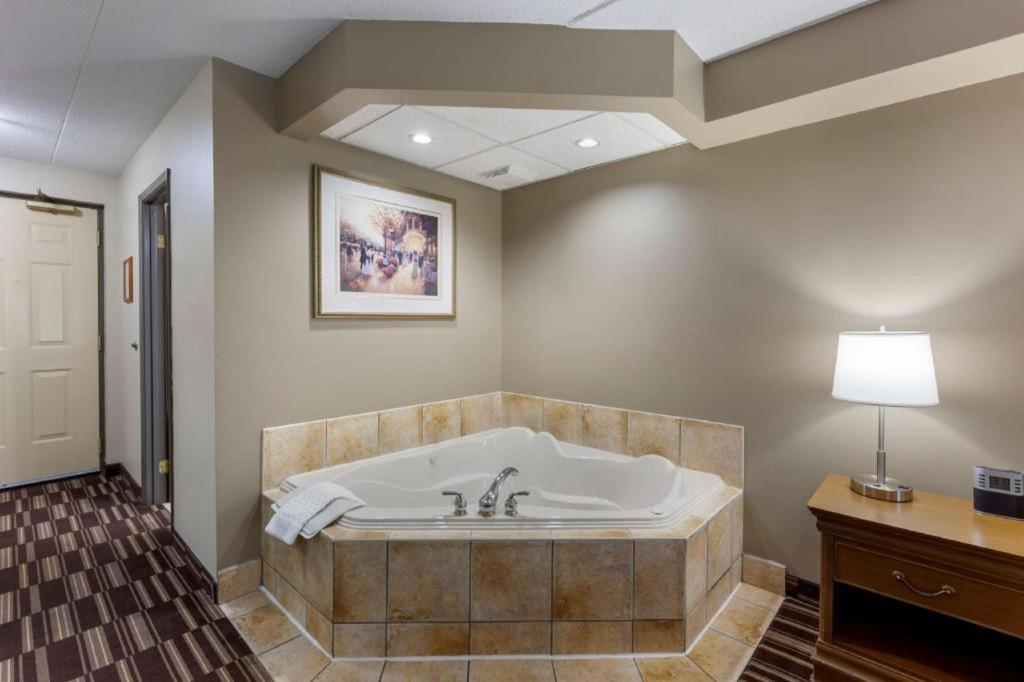 Best Western Plus Orillia Hotel Eksteriør billede